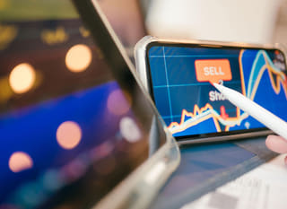 Analyse des options sur Bitcoin Ethereum et le forex par un trader multi-marchés