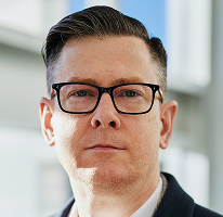 Portrait d'Alexander Hughes, PDG à la tête d'une société de trading crypto